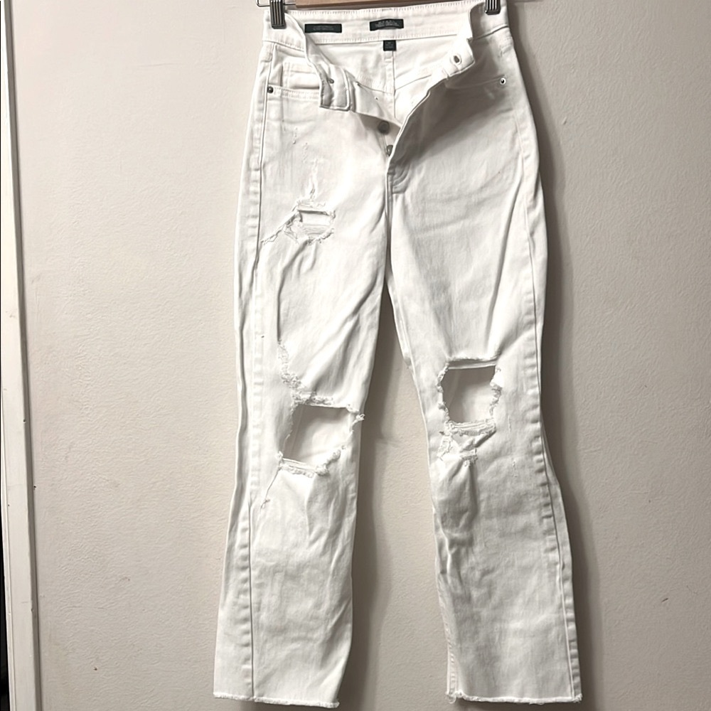 Wild Fable White Straight Leg Jeans with Distressed Knees buttons 331